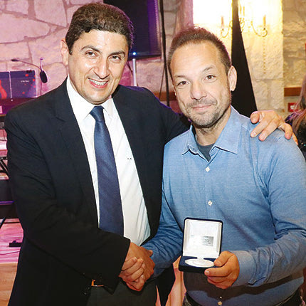 Ο κ. Αυγενάκης βράβευσε τον Μαρκόπουλο