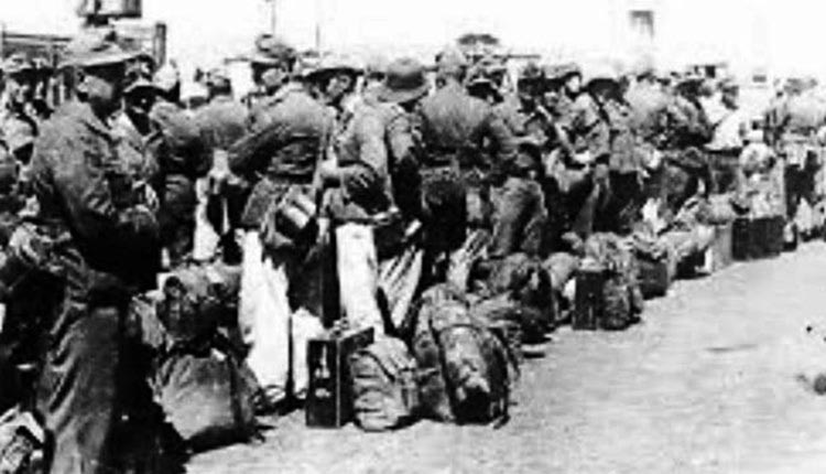 Γερμανοί στρατιώτες στο λιμάνι της Σούδας, αιχμάλωτοι πλέον αναμένουν να επιβιβαστούν σε συμμαχικά πλοία, τον Ιούνιο του 1945