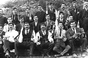 Η φωτογραφία της ημέρας: Κρητικοί ανθρακωρύχοι φωτογραφίζονται στο Οχάιο της Αμερικής επιδεικνύοντας τα όπλα τους!