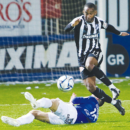 Ο Σεμέντο σε μια προσπάθειά του στο ματς ΟΦΗ-Ατρόμητος