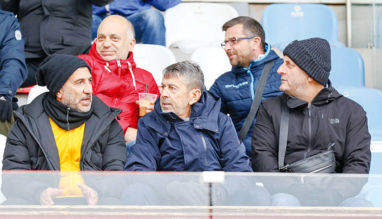 Στην στα Περβόλια  εξέδρα βρέθηκε ο πατέρας του Γιώργου, Γιάννης Πετράκης