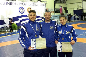 Ο Μιχελάκης με τη Δεσκουλίδου και τον προπονητή τους