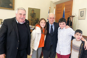 Με μαθητές του Δημοτικού Δαφνών συναντήθηκαν ο δήμαρχος Ηρακλείου, κ. Λαμπρινός, και ο αντιδήμαρχος, κ. Καραντινός