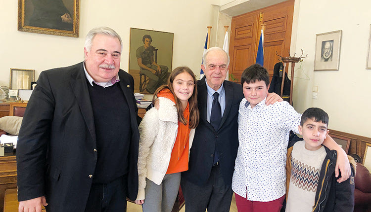 Με μαθητές του Δημοτικού Δαφνών συναντήθηκαν ο δήμαρχος Ηρακλείου, κ. Λαμπρινός, και ο αντιδήμαρχος, κ. Καραντινός