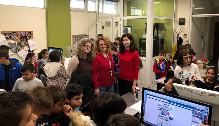 η Δ’ τάξη του 15ου Δημοτικού σχολείου Ηρακλείου, που επισκέφτηκε τα γραφεία της εφημερίδας για να δει από κοντά πως είναι η έκδοση