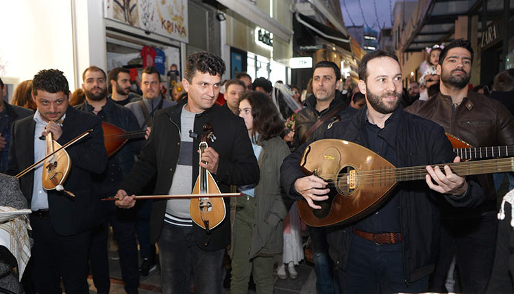 Στο Ηράκλειο αναβίωσε χθες ο κρητικός γάμος με παπάδες και κανίσκια