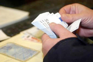 λεφτά και πλαστές ταυτότητες