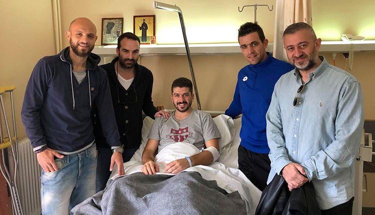 Στο πλευρό του Γιώργου Χαρίτου οι συμπαίκτες του 