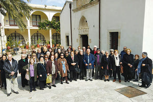 Σε αποκριάτικη εκδρομή συμμετείχαν τα μέλη των ΚΕΚΟΙΦ-ΑΠΗ του Δήμου Ηρακλείου την ημέρα της Τσικνοπέμπτης