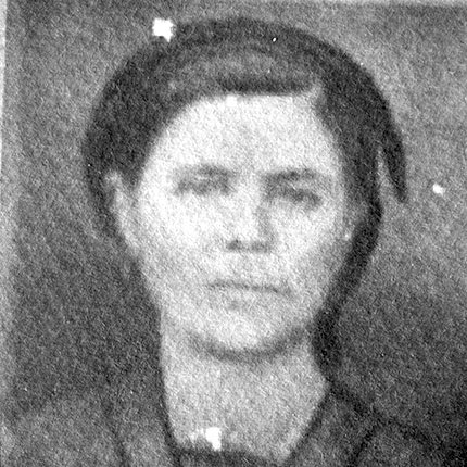 Η Ευαγγελία Σταυγιανουδάκη από το χωριό Ροδάκινο Ρεθύμνου. Βρέθηκε στις 6 Οκτωβρίου 1943 στην Καλή Συκιά και οι Έλληνες δοσίλογοι με τους Γερμανούς, την έκαψαν ζωντανή.