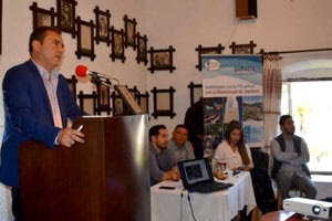 η γενική συνέλευση των κατοίκων της Δαμάστας που τοποθετήθηκε αρνητικά στο ενδεχόμενο ανανέωσης των περιβαλλοντικών όρων της Β Λατομικής ζώνης στη θέση Βιτσιλιά