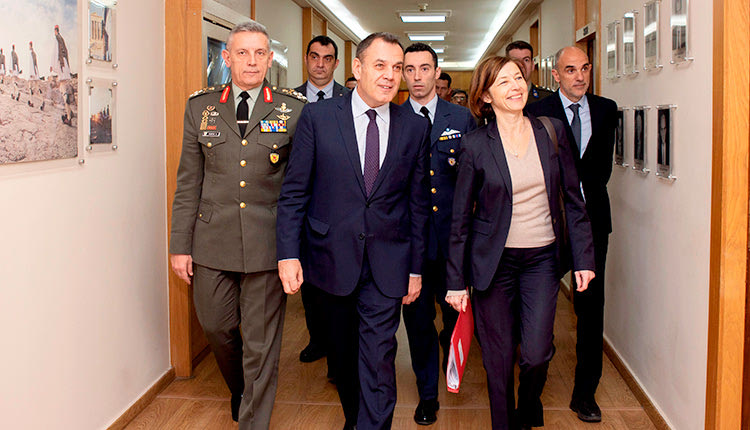 Στην Ελλάδα  η υπουργός Άμυνας της Γαλλίας Φλοράνς Παρλί και ο υπουργός Εθνικής Αμυνας Νίκος Παναγιωτόπουλος