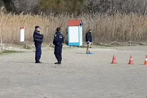 Μεταξύ καλαμιών και παραλίας βρέθηκε το πτώμα του 23χρονου