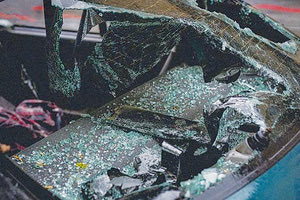 αυτοκίνητό σπασμένα τζάμια