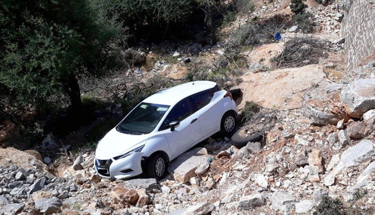 έπεσε με το αυτοκίνητό του σε γκρεμό πέντε μέτρων στην περιοχή των Γουρνών Πεδιάδας