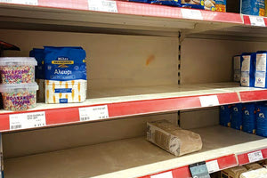 βγήκαν… παγανιά στα σούπερ μάρκετ να πάρουν ό,τι βρουν!