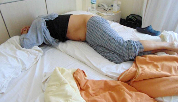 Ντροπιαστικές εικόνες στη Χίο από την εισβολή κατοίκων σε ξενοδοχείο και ξυλοδαρμό αστυνομικών στα δωμάτιά τους