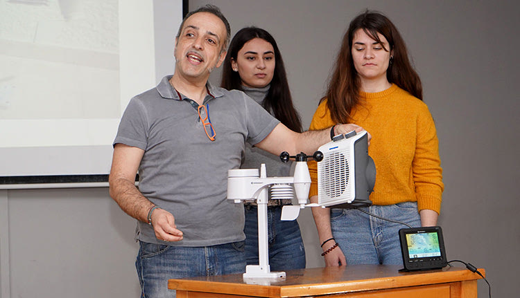 Έστησαν μετεωρολογικό σταθμό οι μαθητές του 15ου Δ.Σ