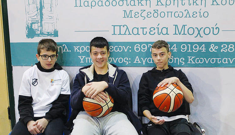 οι αθλητές της Ακαδημίας μπάσκετ του ΟΦΗ