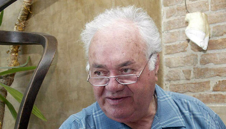 Ο Μανόλης Καρέλλης