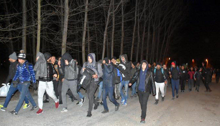 Χιλιάδες άνθρωποι πέρασαν τα σύνορα της Τουρκίας με προορισμό την Ευρώπη