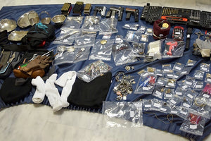 συμμορία έκλεβε κοσμήματα