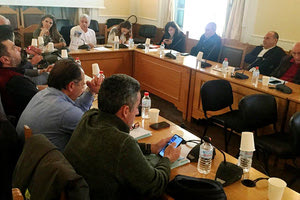 ο πρώτος κύκλος διαβούλευσης μεταξύ Περιφέρειας, εκπροσώπων των Δήμων και Ενώσεων ξενοδόχων Κρήτης για το θέμα της πρόληψης της πλαστικής ρύπανσης