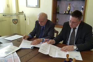 επισφραγίστηκε στο αρμόδιο Υπουργείο Εθνικής Άμυνας η τελική σύμβαση για την παραχώρηση μέρους του Στρατόπεδου Μπετεινάκη από το Ταμείο Εθνικής Άμυνας προς το Δήμο Ηρακλείου.