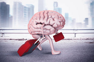 Επιβραδύνεται αλλά παραμένει το brain drain