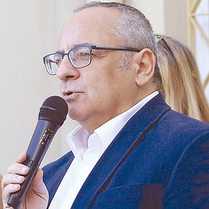 Ο περιφερειακός διευθυντής Εκπαίδευσης Κρήτης, κ. Μανώλης Καρτσωνάκης