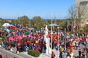Παρά τις απαγορεύσεις, πολλοί ήταν εκείνοι που ξεχύθηκαν την Κυριακή στους κεντρικούς δρόμους του Ρεθύμνου