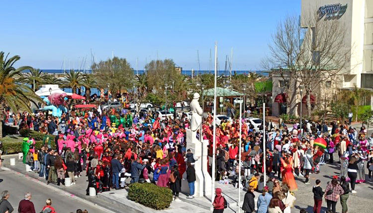 Παρά τις απαγορεύσεις, πολλοί ήταν εκείνοι που ξεχύθηκαν την Κυριακή στους κεντρικούς δρόμους του Ρεθύμνου