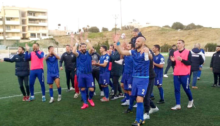 Οι παίκτες της Δαμάστας πανηγυρίζουν τον ιστορικό πρώτο τίτλο