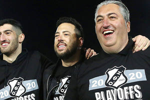 Μιχάλης Μπούσης και Άντζελο Παλυβός γιόρτασαν μαζί την επιτυχία του ΟΦΗ