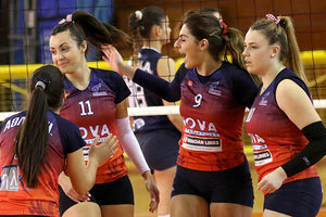 οι γυναίκες της ΑΘΛΕΣΗ στο βόλεϊ