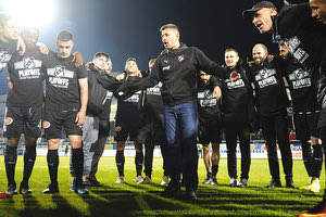 ο Γιώργος Σίμος στο τέλος του αγώνα ΟΦΗ - ΛΑΜΙΑ