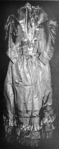 Το νυφικό φόρεμα της Μαρίας Σαββάκη – Σμαριαννάκη, γυναίκας του Μανόλη Σαββάκη. 