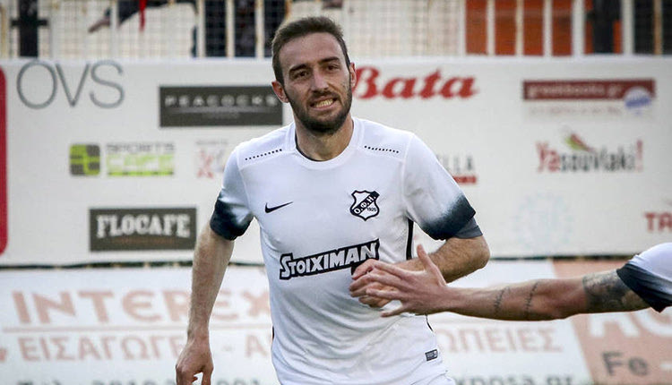 ο Θανάσης Ντίνας