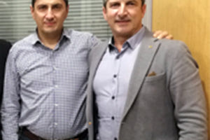 Ο κ. Αυγενάκης με τον προέδρο της Ένωσης Επιχειρηματιών Ενοικιαζομένων Διαμερισμάτων και Δωματίων Ν. Ηρακλείου «Η ΦΙΛΟΞΕΝΙΑ» κ. Γιώργο Χριστοδουλάκη