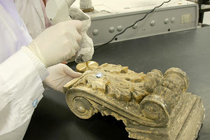 διαδικασίες καθαρισμού λέιζερ σε έργα πολιτιστικής κληρονομιάς από ερευνητές του ΙΤΕ