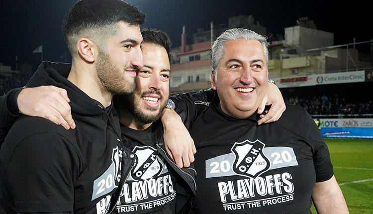 Θραύση έκανε το συλλεκτικό t-shirt του ΟΦΗ για τη συμμετοχή της ομάδας στα πλέι οφ, το οποίο πρώτος φόρεσε ο Μιχάλης Μπούσης, κατεβαίνοντας στον αγωνιστικό χώρο.