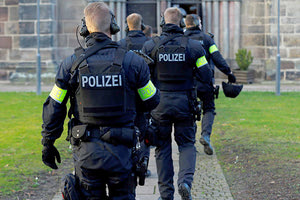 Η Γερμανία στέλνει στην Αθήνα ένα ελικόπτερο και 20 αστυνομικούς για να ενισχύσουν την προσπάθεια φύλαξης των ελληνοτουρκικών συνόρων.