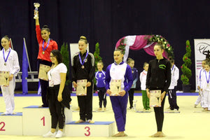 Η Αργυρή Κοκόνη στο πιο ψηλό σημείο στο βάθρο