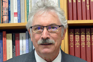 ι ο  καθηγητής John Bennet, διευθυντής Βρετανικής Σχολής Αθηνών