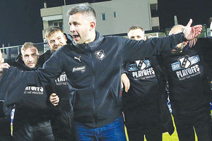 Γιώργος Σίμος μαζί με παίκτες