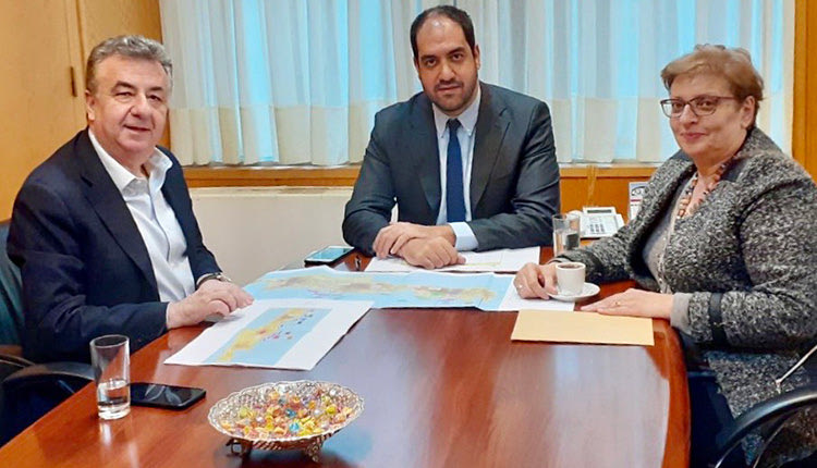 Συνάντηση στο Υπουργείο Υποδομών ο περιφερειάρχης Κρήτης Σταύρος Αρναουτάκης και ο υφυπουργός Υποδομών Γιάννης Κεφαλογιάννης, παρουσία της αντιπεριφερειάρχη Ρεθύμνου Μαρίας Λιονή.