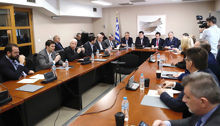 κατά τη χθεσινη τακτική συνεδρίαση του Διοικητικού Συμβουλίου της Ένωσης Περιφερειών Ελλάδας με τον υπουργό Μετανάστευσης και Ασύλου Νότη Μηταράκη