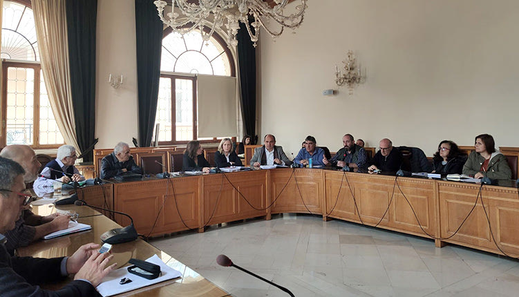 το Συντονιστικό Όργανο του Δήμου Ηρακλείου που έχει συγκροτηθεί με σκοπό να συντονίσει τα μέτρα προστασίας απέναντι στον κοροναϊό.
