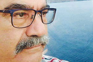 Ο 66χρονος Ηρακλειώτης συνταξιούχος καθηγητής Μαθηματικών και περιφερειακός σύμβουλος Δυτικής Ελλάδας Μανώλης Αγιομυργιαννάκης ο πρώτος που έφυγε από τη ζωή με τον κοροναϊό