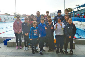 Η ομάδα του Ωκεανού με τον προπονητή τους